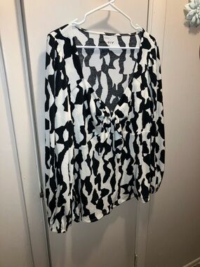 Ava & Viv Black and White Tie-Front Long Sleeve Blouse XL